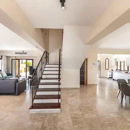 Willa Sunnyvillas: 4br Seafront Villa*private Pool*bw44 Protaras